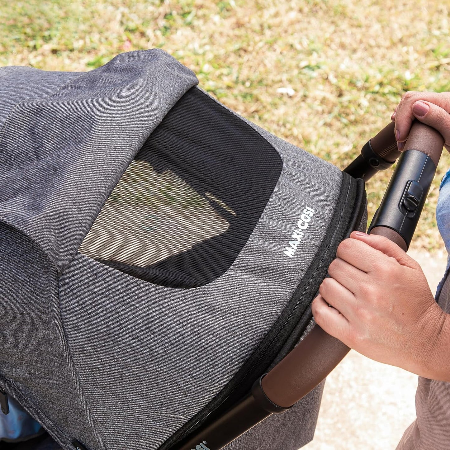 Maxi-Cosi Lara2 Baby Kinderwagen, 0–4 Jahre, 0–22 kg, federleichter, kompakter Buggy, 3 Liegepositionen, flache Liegeposition, klein zusammenklappbar, Schultergurt, Essential Graphite