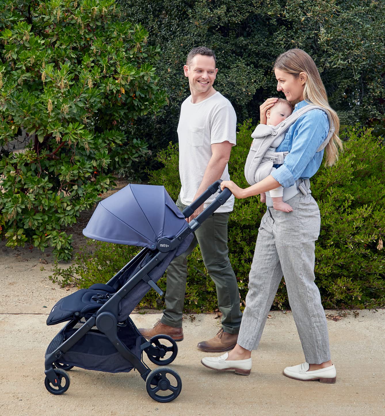 Ergobaby Omni Breeze Babytrage für Neugeborene ab Geburt bis 20kg, 4 Positionen SoftFlex Mesh Ergonomische Babybauchtrage Rückentrage Baby-Tragetasche, Natural Beige