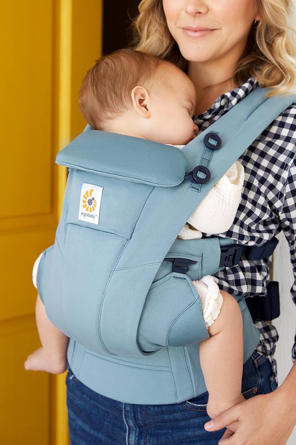 Ergobaby Omni Breeze Babytrage für Neugeborene ab Geburt bis 20kg, 4 Positionen SoftFlex Mesh Ergonomische Babybauchtrage Rückentrage Baby-Tragetasche, Natural Beige